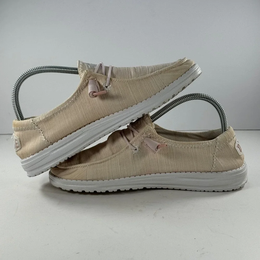 Hey Dude Wendy Star Loafer‎ Slip On Shoes Women's Size 8 Beige Canvas Casual